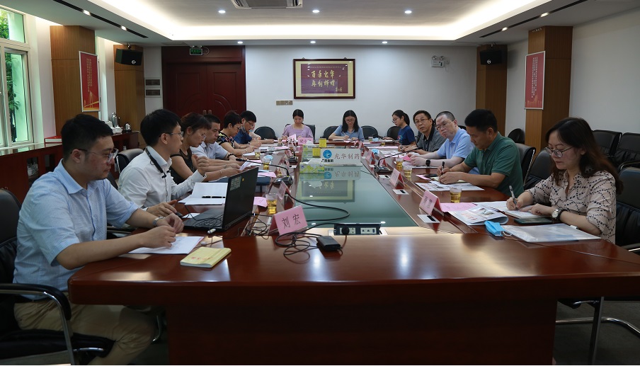 海珠区市场监视治理局副局长肖亮一行到白云山6008集团官方网站公司调研