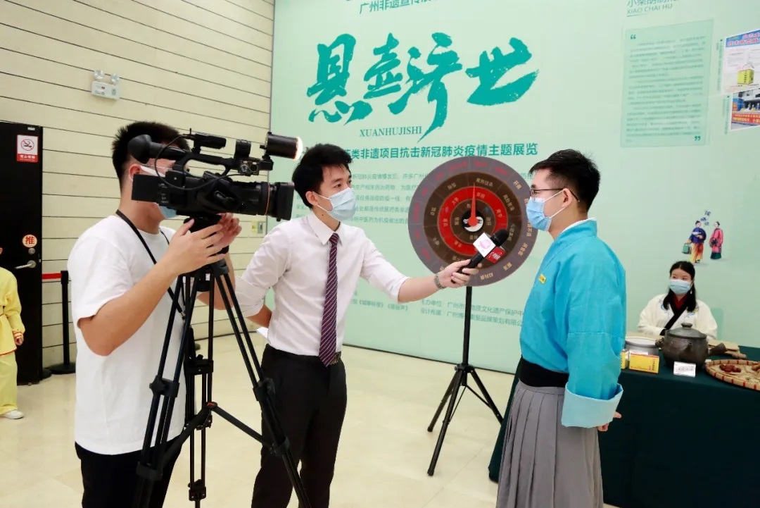 非遗日悬壶济世论抗疫，，，小柴胡直播首秀放色泽！