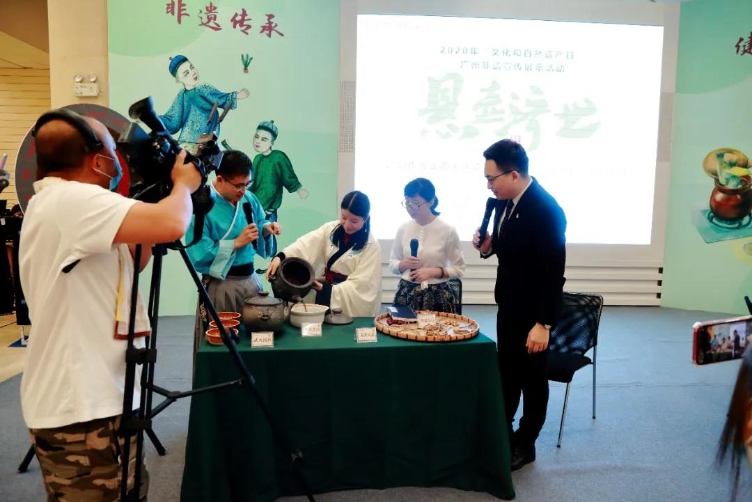 非遗日悬壶济世论抗疫，，，，，，小柴胡直播首秀放色泽！