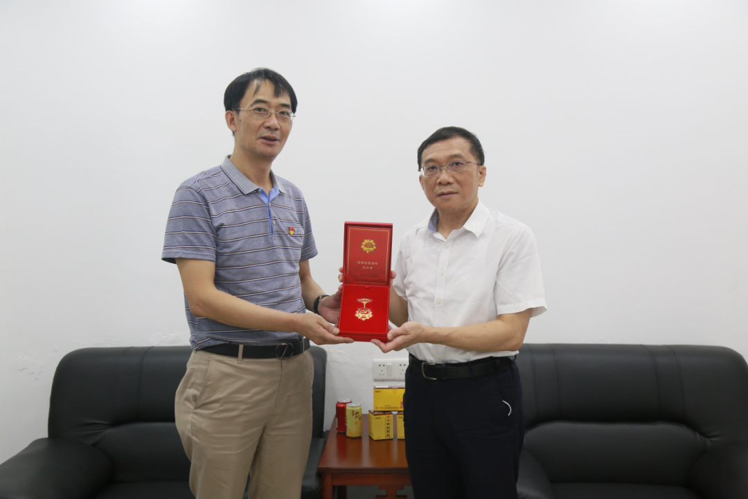 共忆党史话初心，，，，矢志不渝跟党走 ——白云山6008集团官方网站公司“七一”前夕慰问离休干部刘玉珍同志