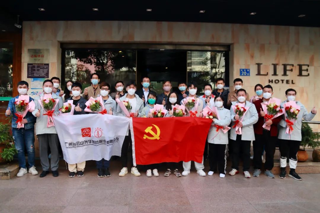 正是暖阳晴方好，，，，，，，不负使命喜凯旋！