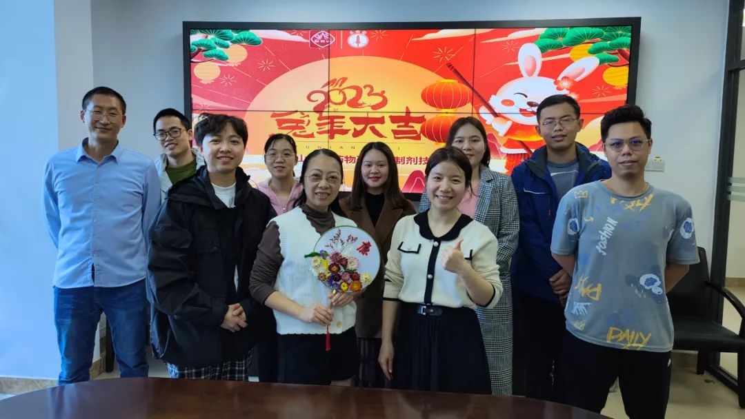 白云山6008集团官方网站公司举行“古韵迎元宵 团扇话清廉”主题活动