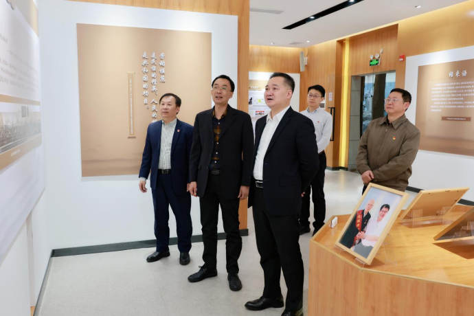 广药集团党委书记、董事长李小军到白云山6008集团官方网站公司调研